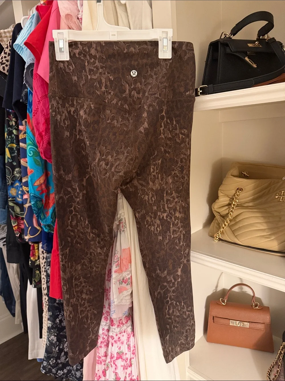 Lululemon Align Highrise Crop 23” in Leopard Size 6